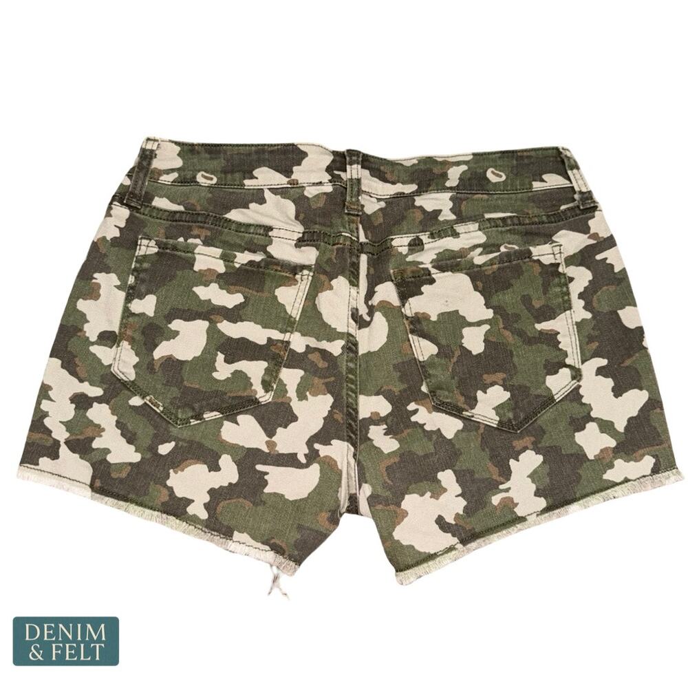 Arizona Jean Company Camo Denim Shorts in Green and Tan - Picture 2 of 4